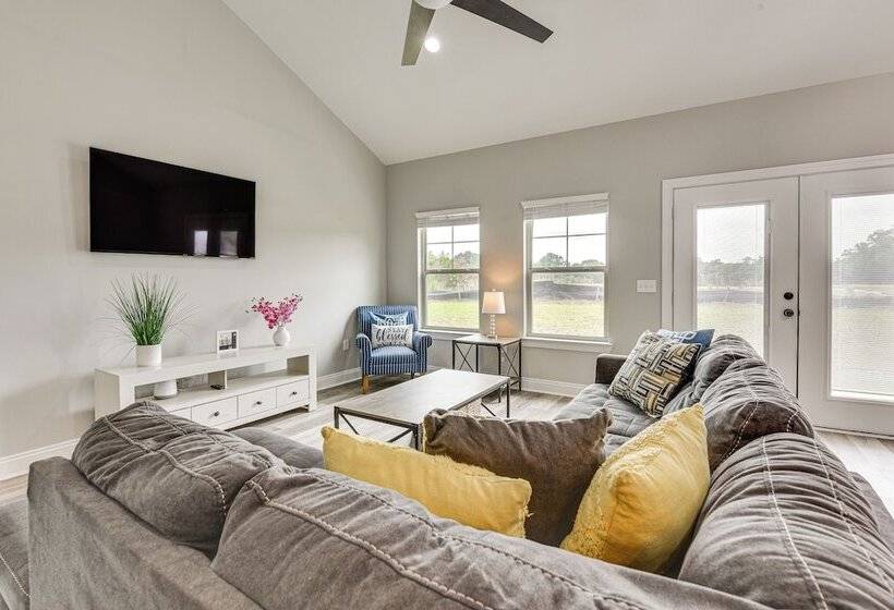 Spacious Dothan Home ~ 4 Mi To Downtown!