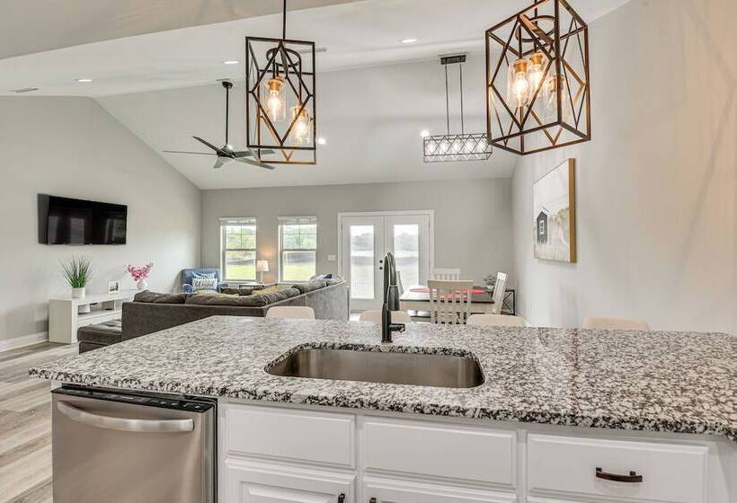 Spacious Dothan Home ~ 4 Mi To Downtown!