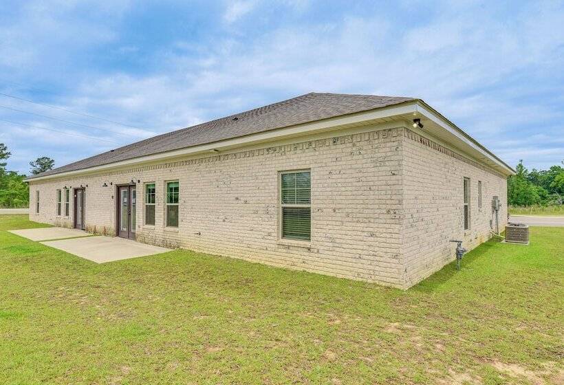 Spacious Dothan Home ~ 4 Mi To Downtown!