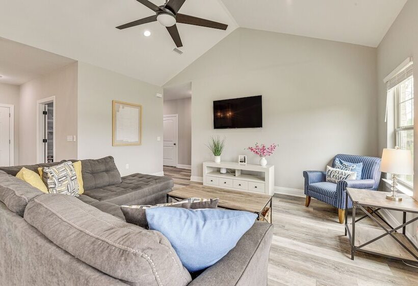 Spacious Dothan Home ~ 4 Mi To Downtown!