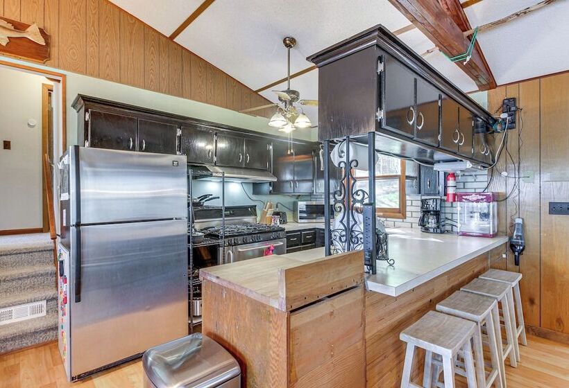 Spirit Lake Cabin W/ Boat & Kayak Rentals!