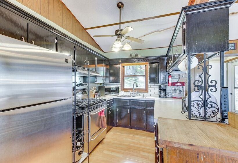 Spirit Lake Cabin W/ Boat & Kayak Rentals!