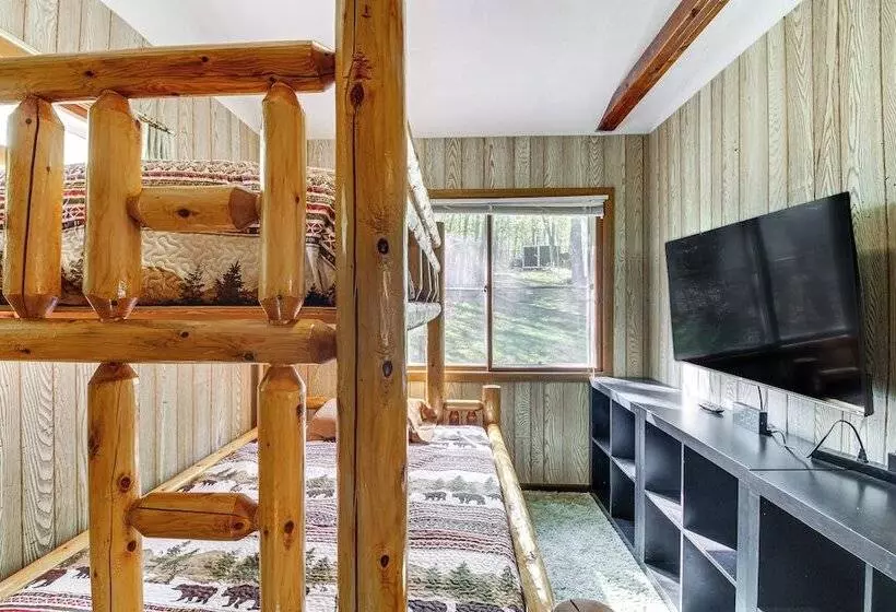 Spirit Lake Cabin W/ Boat & Kayak Rentals!