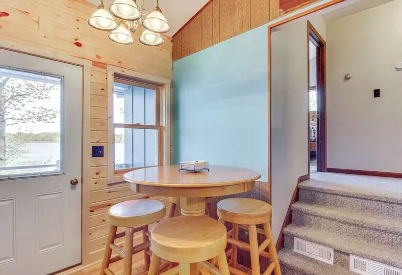 Spirit Lake Cabin W/ Boat & Kayak Rentals!