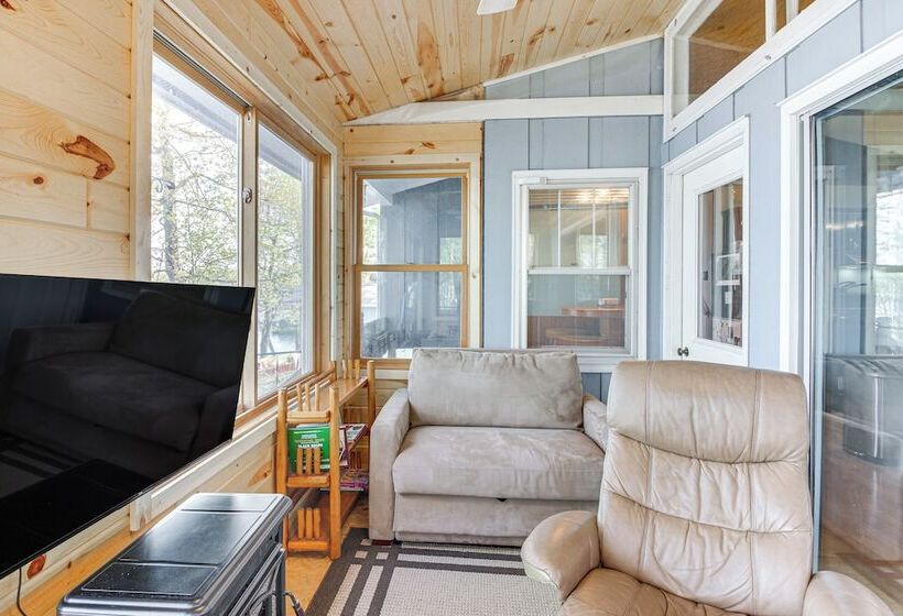 Spirit Lake Cabin W/ Boat & Kayak Rentals!