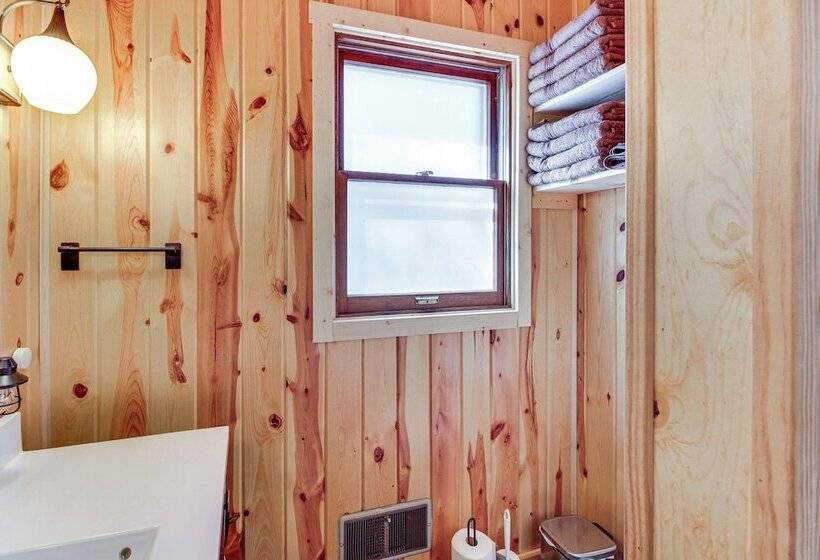 Spirit Lake Cabin W/ Boat & Kayak Rentals!