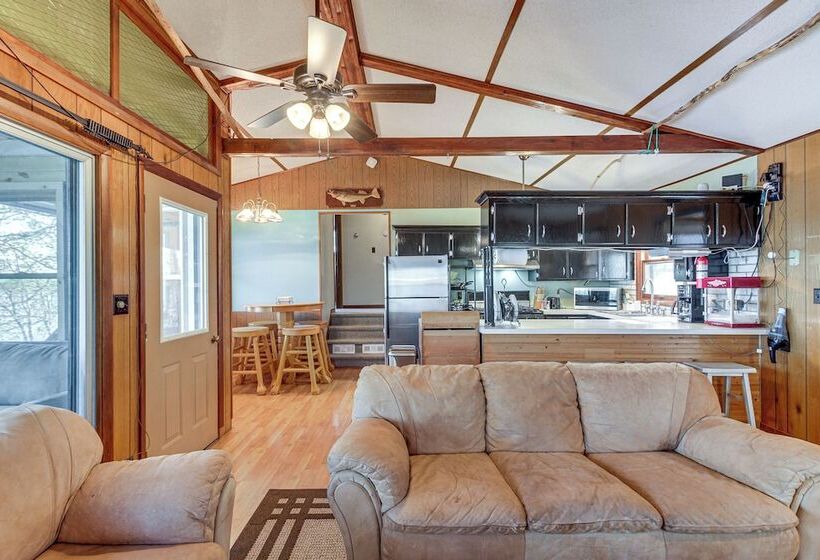 Spirit Lake Cabin W/ Boat & Kayak Rentals!