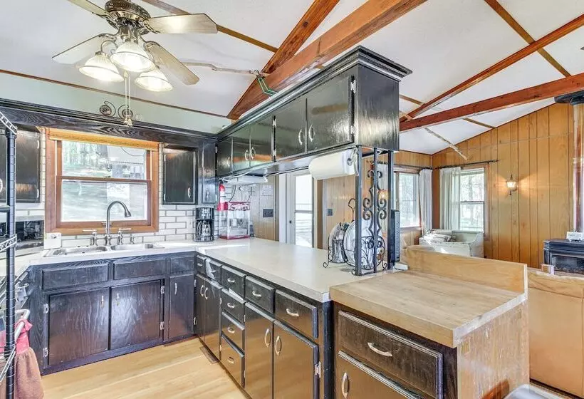 Spirit Lake Cabin W/ Boat & Kayak Rentals!