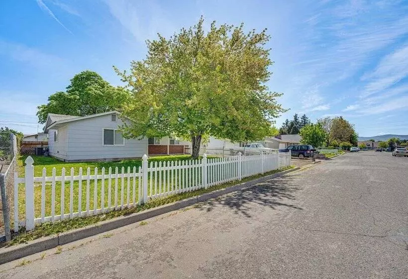 Updated Yakima Vacation Rental: Central Location!
