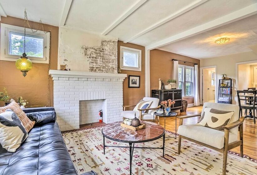 Welcoming Columbus Retreat: 5 Mi To Downtown!