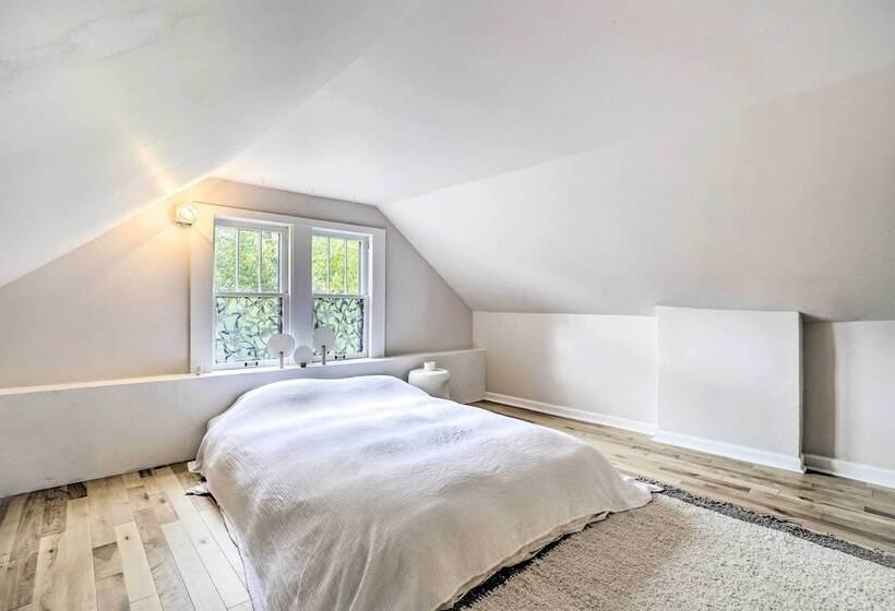 Welcoming Columbus Retreat: 5 Mi To Downtown!