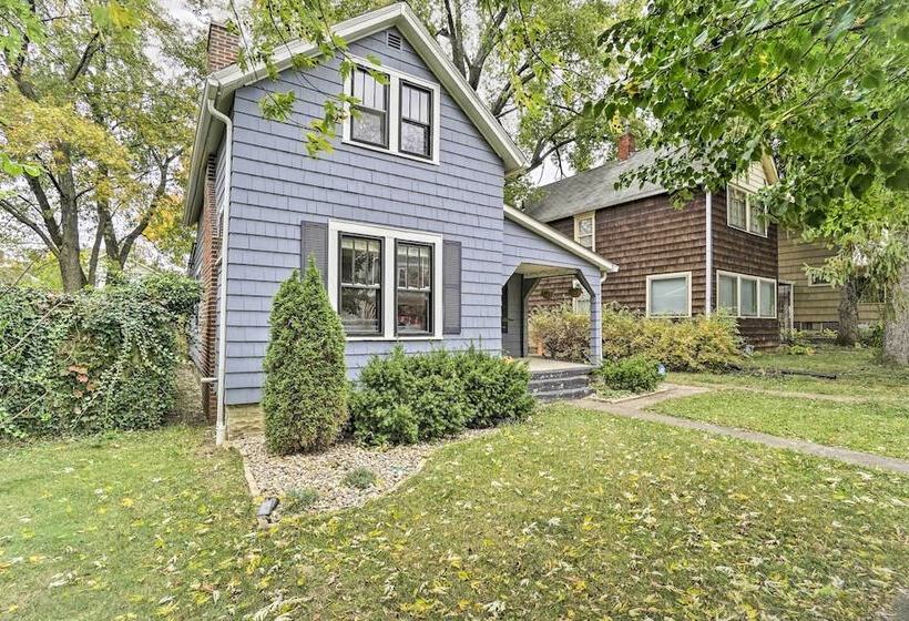 Welcoming Columbus Retreat: 5 Mi To Downtown!