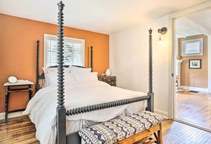 Welcoming Columbus Retreat: 5 Mi To Downtown!