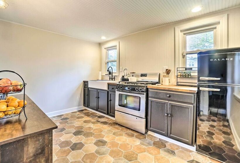 Welcoming Columbus Retreat: 5 Mi To Downtown!