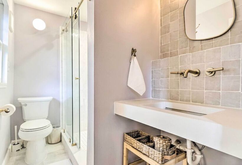 Welcoming Columbus Retreat: 5 Mi To Downtown!