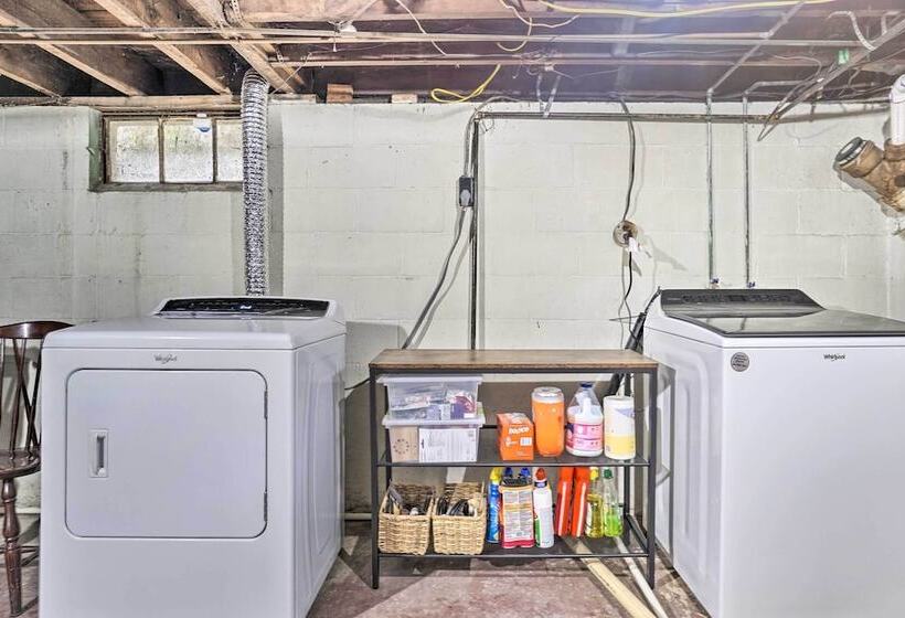 Welcoming Columbus Retreat: 5 Mi To Downtown!