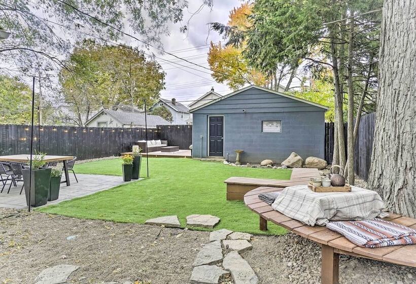 Welcoming Columbus Retreat: 5 Mi To Downtown!