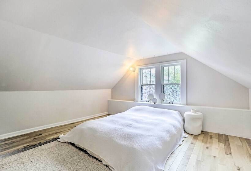 Welcoming Columbus Retreat: 5 Mi To Downtown!