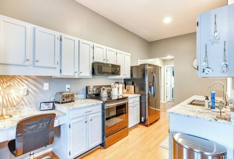 Wilmington Family Home: 6 Mi To Wrightsville Beach