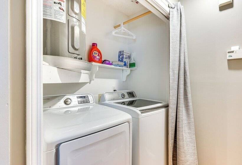 Wilmington Family Home: 6 Mi To Wrightsville Beach