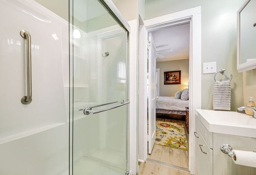 1925 Bungalow Style Home ~ 2 Mi To Downtown Indy!