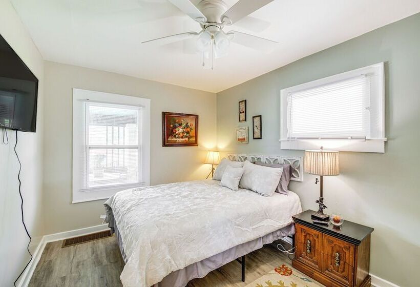 1925 Bungalow Style Home ~ 2 Mi To Downtown Indy!