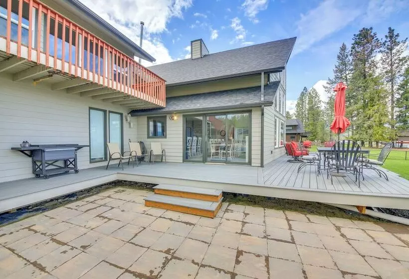 Beachfront Sagle Retreat W/ Boat Dock & Lift