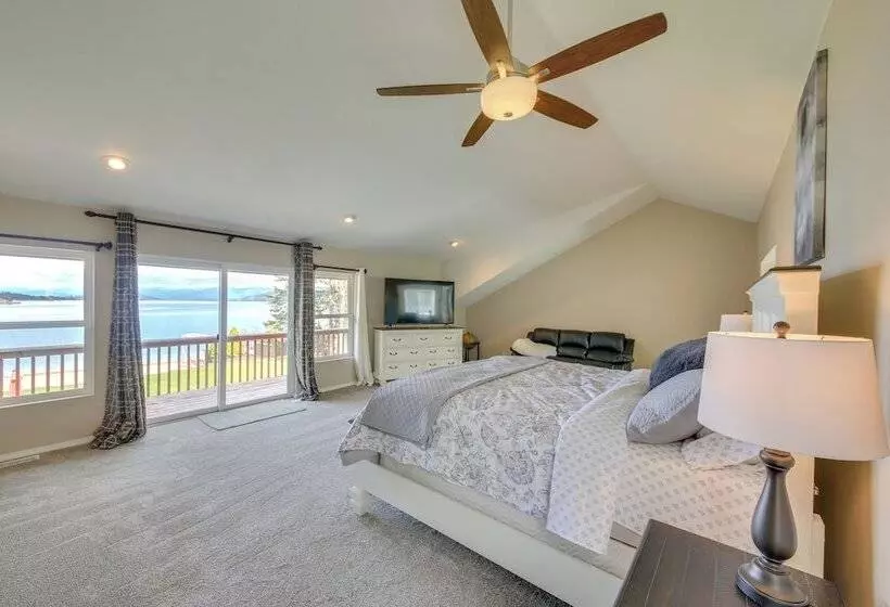 Beachfront Sagle Retreat W/ Boat Dock & Lift