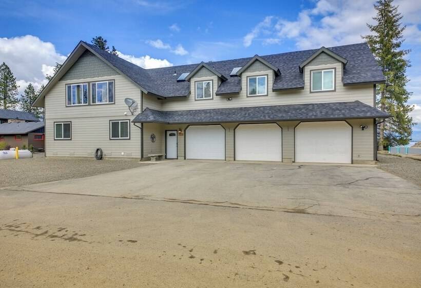 Beachfront Sagle Retreat W/ Boat Dock & Lift