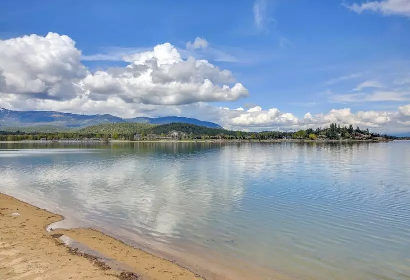 Beachfront Sagle Retreat W/ Boat Dock & Lift