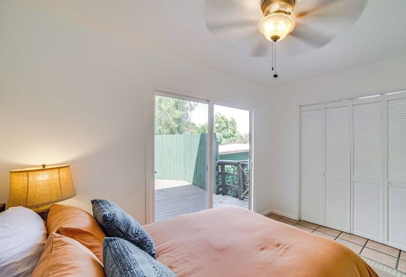 Treetop Topanga Cabin W/ Deck & Mountain Views!