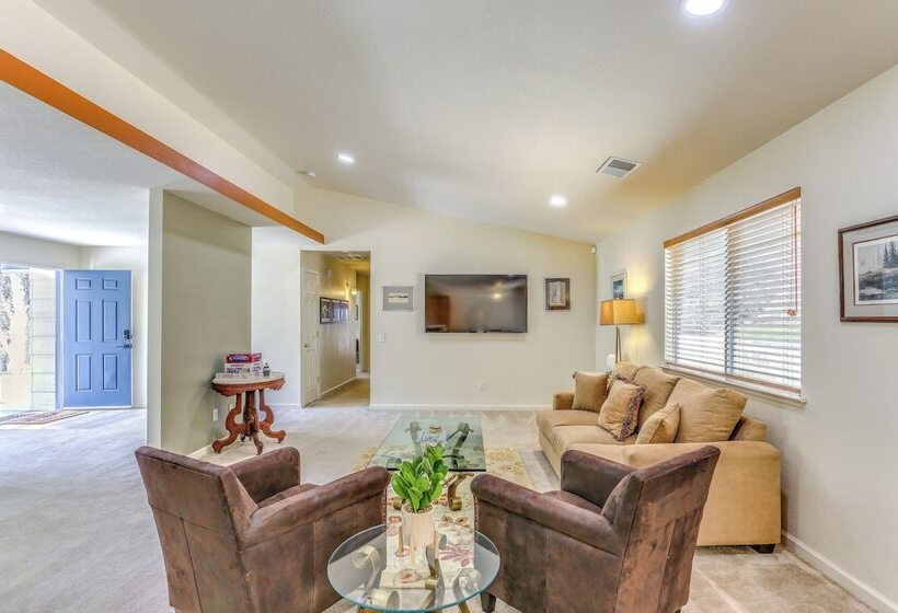 California Home   20 Mi To Yosemite National Park!