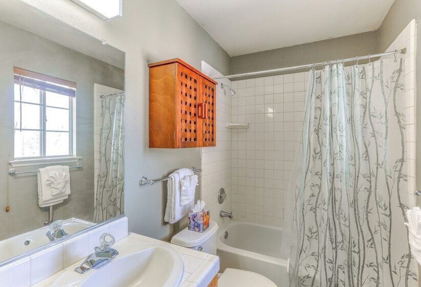 California Home   20 Mi To Yosemite National Park!