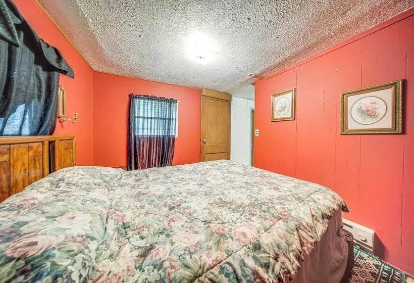 Andover Home Near State Park W/ Patio & Yard!