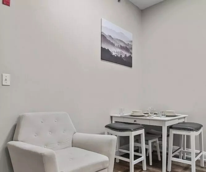 ホテル Crown Gem Near Dt And Yale