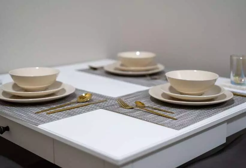 ホテル Crown Gem Near Dt And Yale