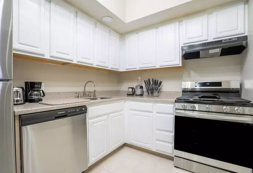 ホテル Crown Gem Near Dt And Yale