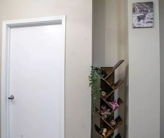 ホテル Crown Gem Near Dt And Yale