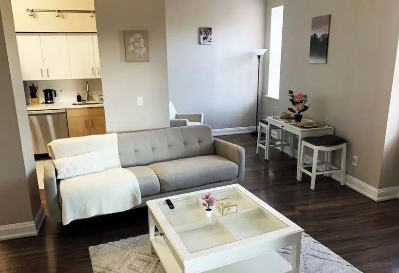 ホテル Crown Gem Near Dt And Yale