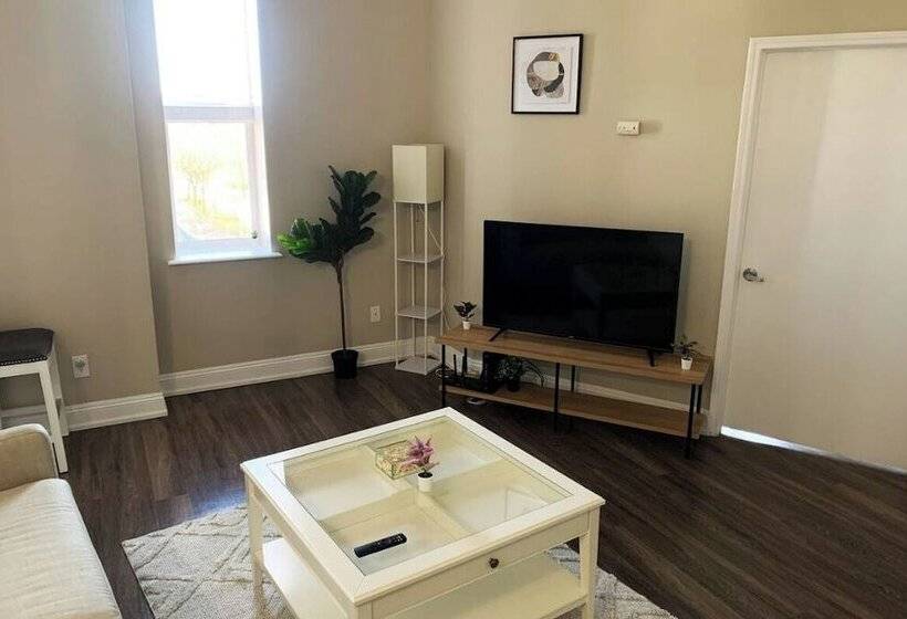 Hotel Crown Gem Near Dt And Yale