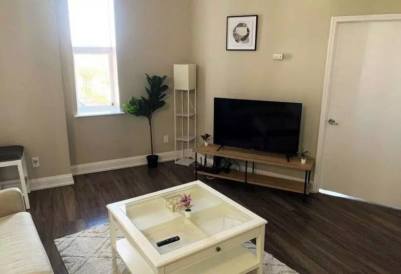 ホテル Crown Gem Near Dt And Yale