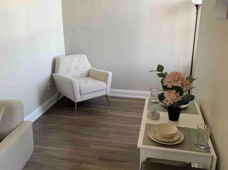 ホテル Crown Gem Near Dt And Yale