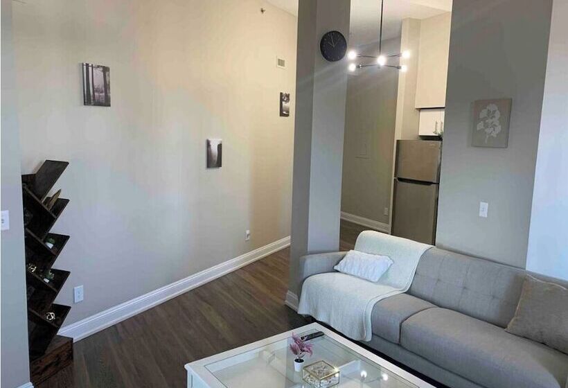 Hotel Crown Gem Near Dt And Yale