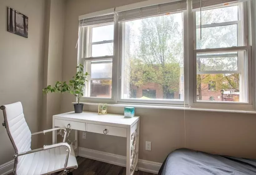 ホテル Crown Gem Near Dt And Yale