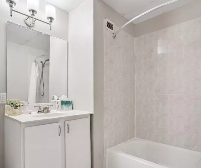 ホテル Crown Gem Near Dt And Yale