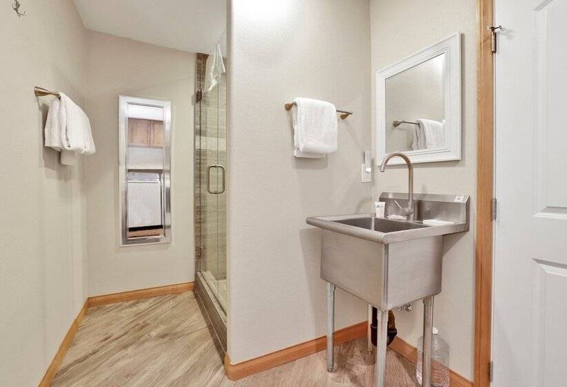 Eagle Escape On Big Bear Lake #2423