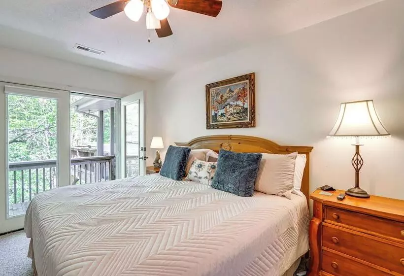 Ellijay Cottage W/ Creek Access & Private Hot Tub!