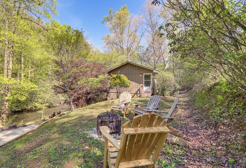 Ellijay Cottage W/ Creek Access & Private Hot Tub!