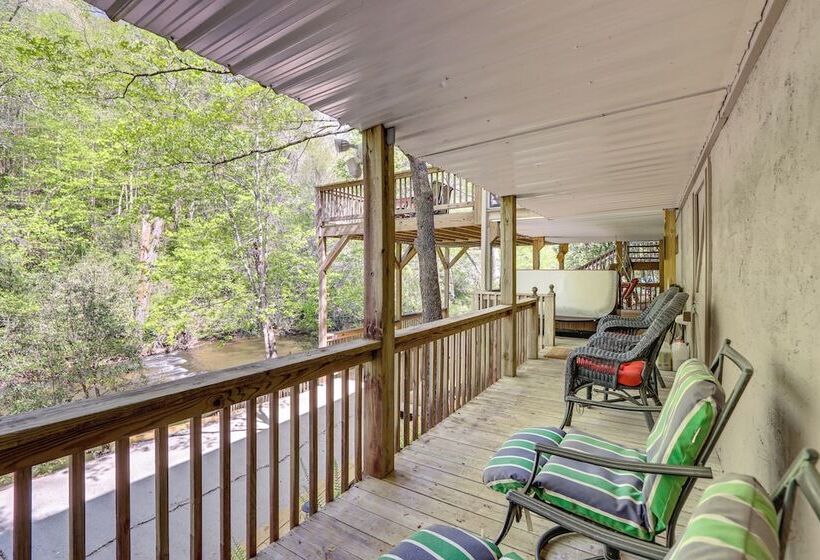 Ellijay Cottage W/ Creek Access & Private Hot Tub!