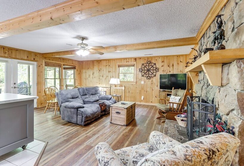Ellijay Cottage W/ Creek Access & Private Hot Tub!